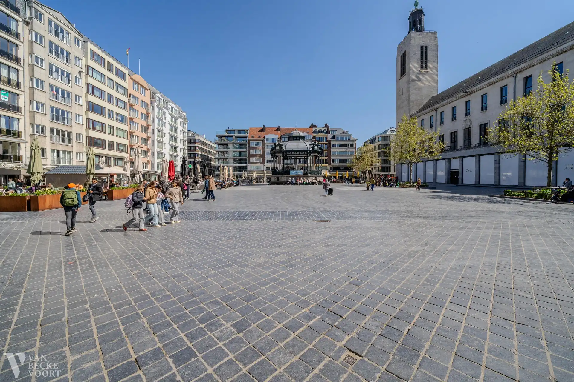 Handelsgelijkvloers 217m² + 6 autostandplaatsen foto 16