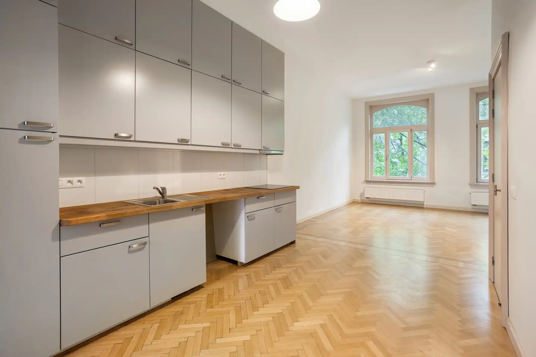 Instapklaar appartement op gegeerde locatie nabij het KMSKA. foto 6