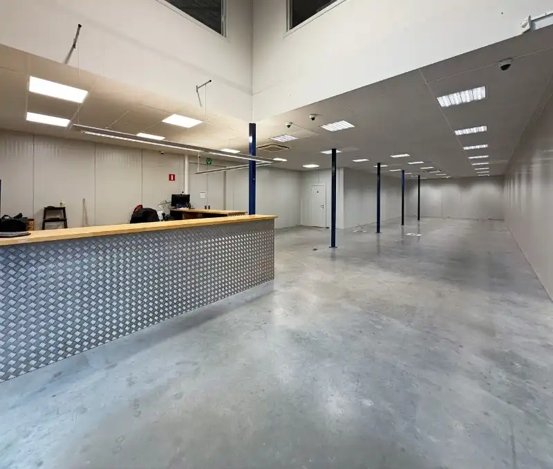 Magazijn met showroom te huur foto 9