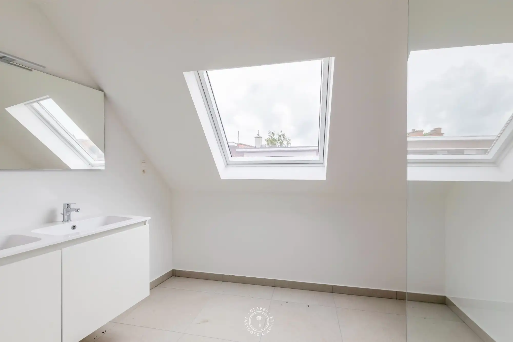 Prachtig appartement met lichtrijke ruimtes, twee slaapkamers en terras foto 4