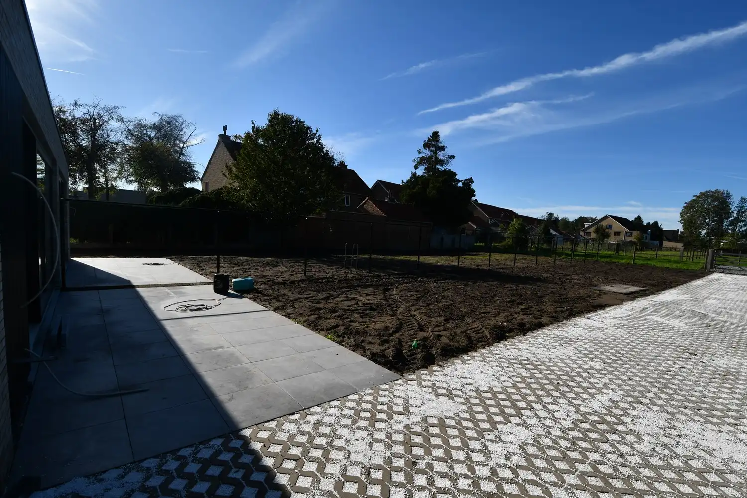 Prachtige halfopen bebouwing met mooie architectuur foto 2
