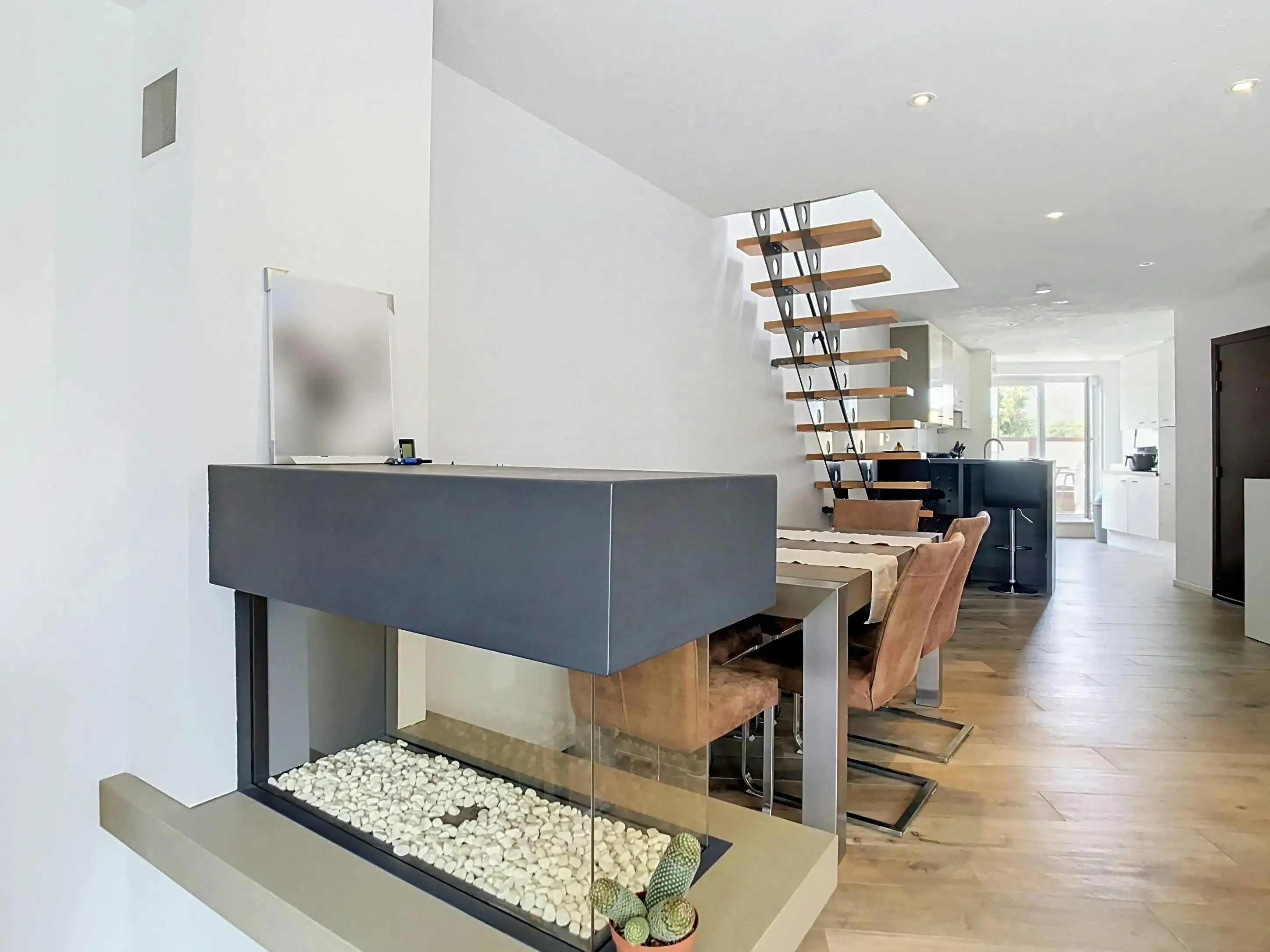 Duplex met terras en autostaanplaats te koop in Burcht foto 5