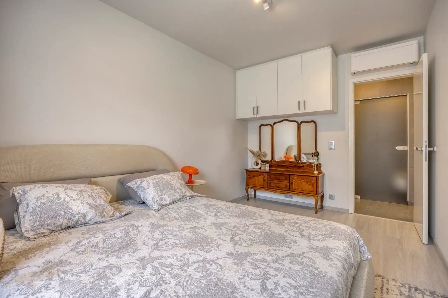 Modern en energiezuinig gelijkvloers appartement vlabij centrum foto 19
