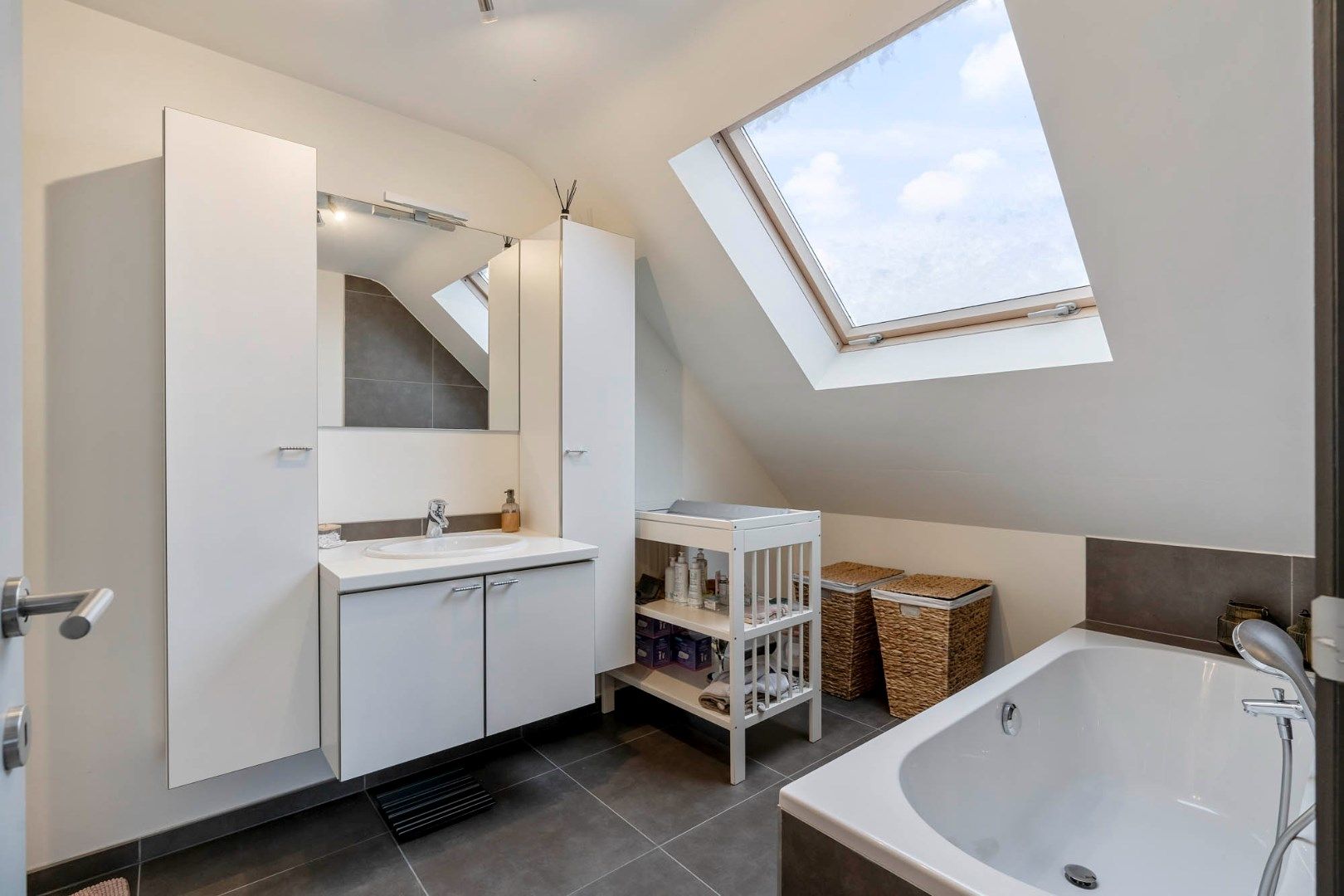 Recent, energiezuinig duplex-appartement op een rustige ligging te Opitter!  foto 12