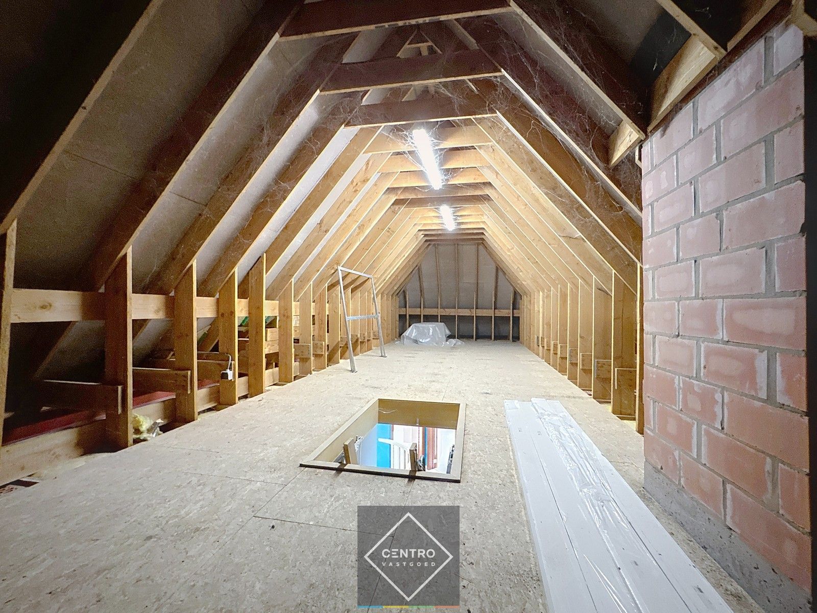 Instapklare VILLA (bj. 1998) met 5 slpks, 2 bdkms en dubbele garage in het RESIDENTIELE bos van Hertsberge! Rust en privacy ten TOP! foto 10