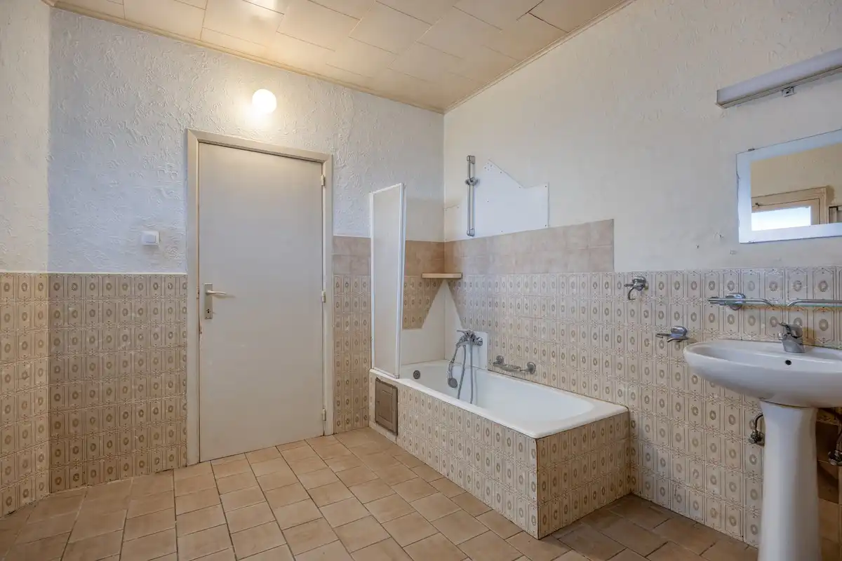 Ruime, op te frissen gezinswoning met 4 slaapkamers en knusse tuin in het gezellige Vlijtingen, Riemst foto 19