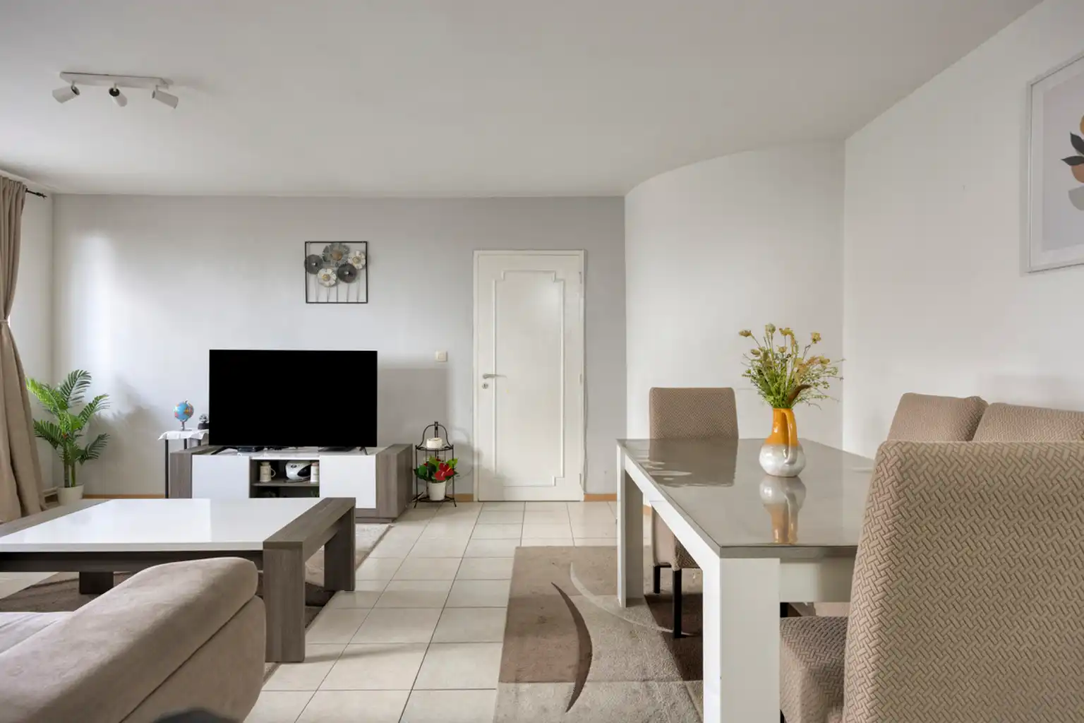 instapklaar 2-slaapkamerappartement met terras & open zicht foto 7