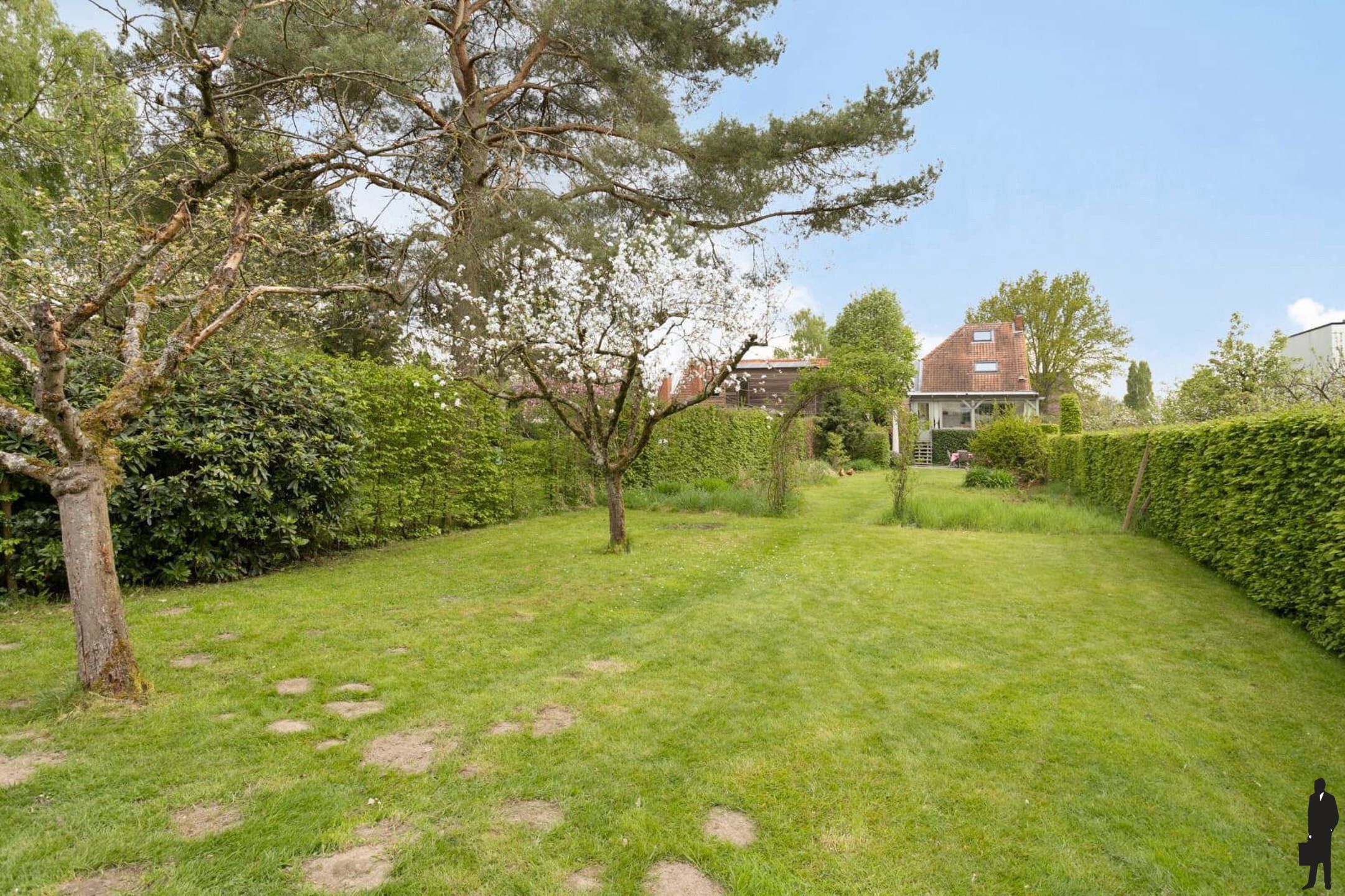 HOB op fantastische tuin in doodlopende straat (ca. 2343 m²) foto 20