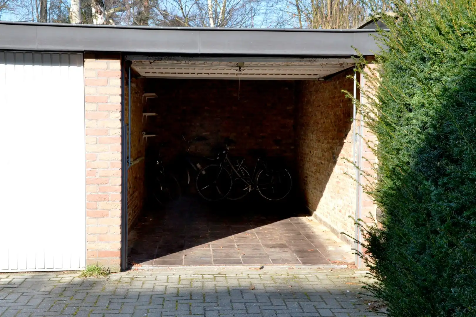Ruim gelijkvloers appartement met garage te Mariaburg foto 8