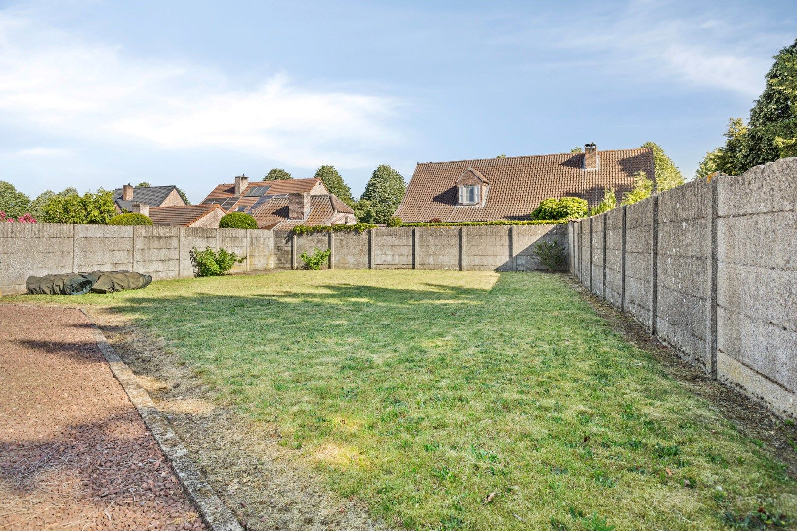 Te renoveren halfopen woning met 3 slaapkamers op een perceel van ca. 780 m² ! foto 2