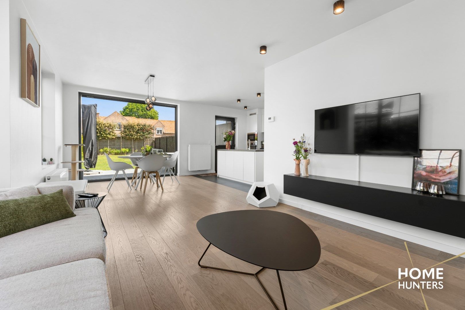 Halfopen bebouwing in landelijke, moderne stijl  foto 4