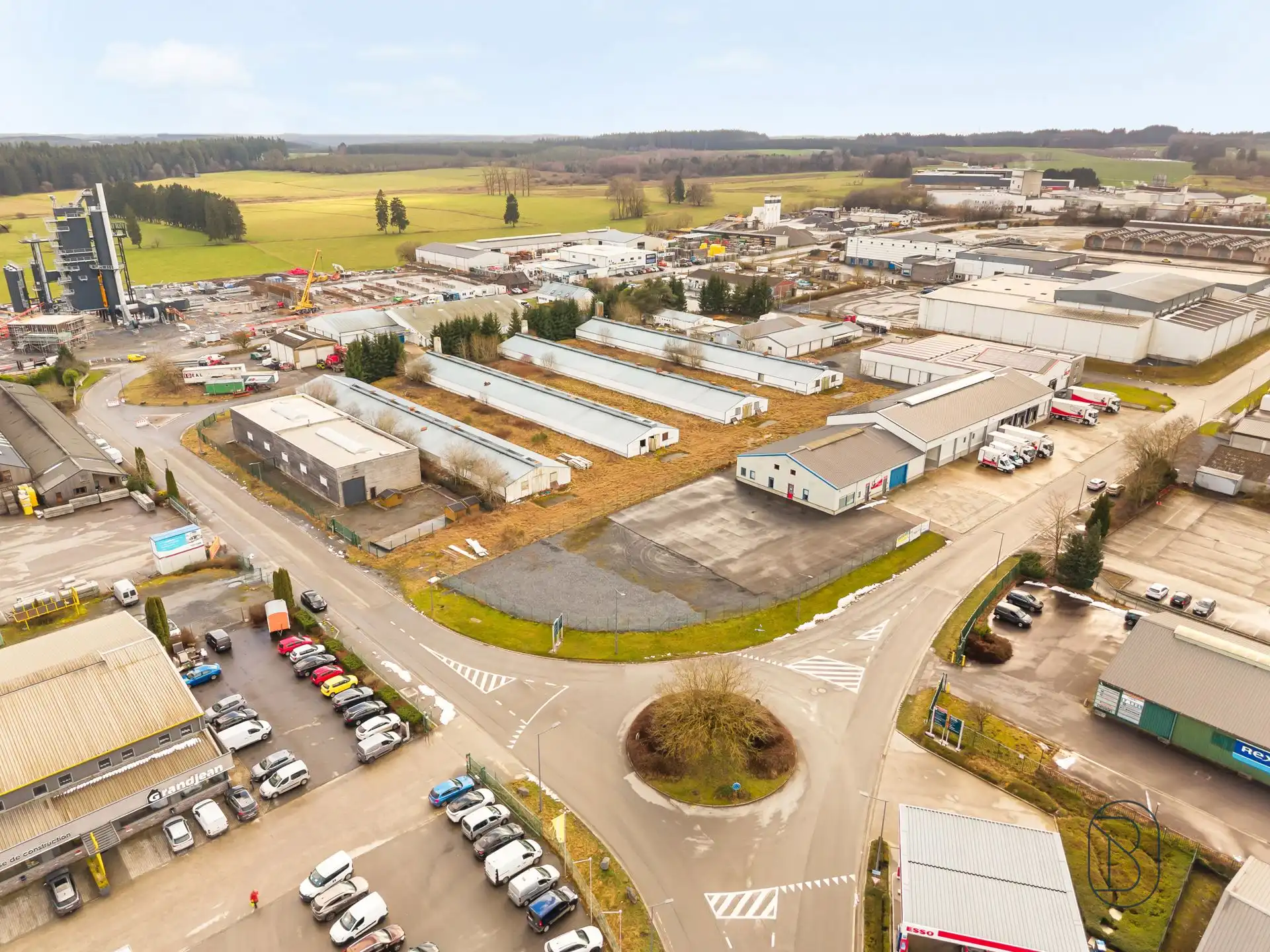 Industriegrond van 10.647m² met potentieel in Bastogne foto 2