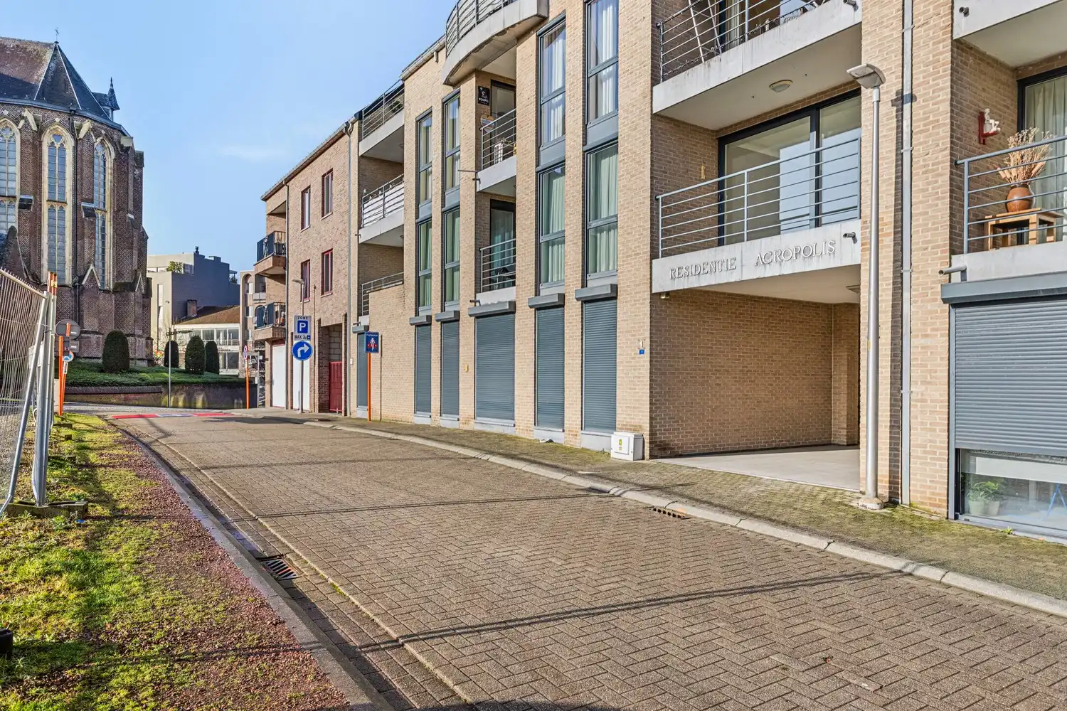 Gelijkvloers appartement met 2 slaapkamers en parking te huur in het centrum van Lanaken foto {{pictureIndex}}