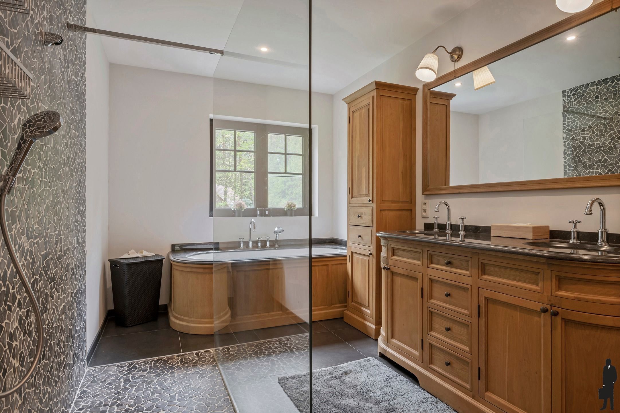 Volledige gerenoveerde villa te koop foto 56
