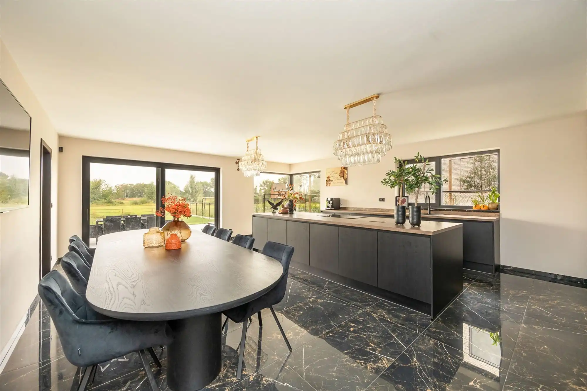 Moderne villa met 5 slaapkamers, ruime tuin en garage  foto 4
