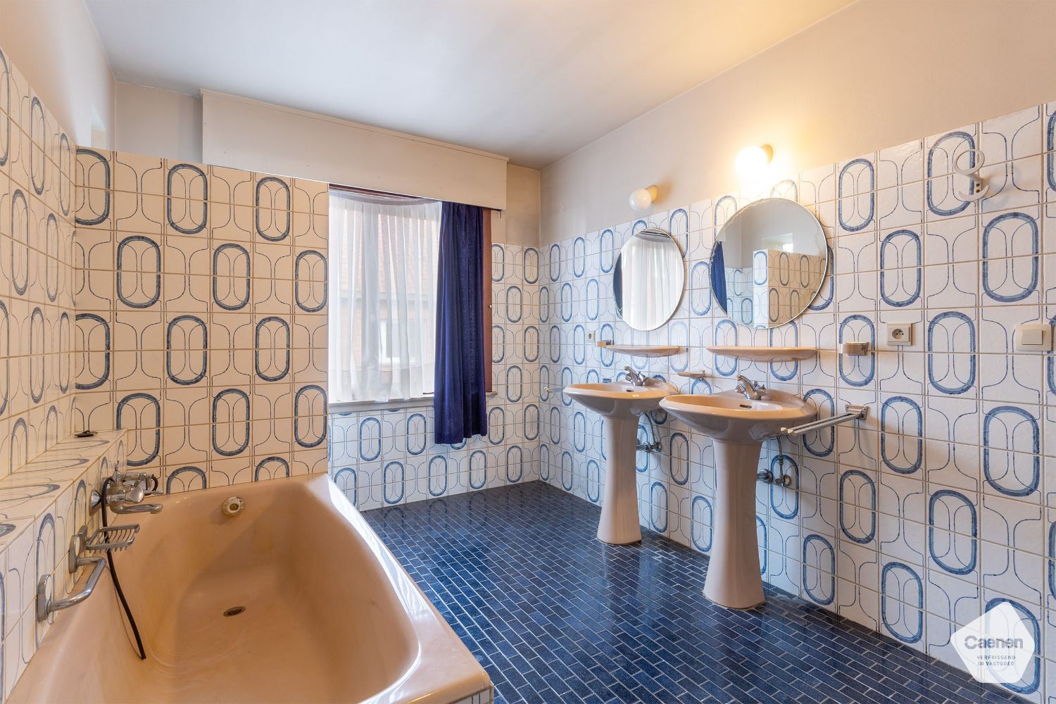 Wonen en werken in het hart van Ruddervoorde ! Deze woonst omvat 5 slaapkamers & 2 garages! foto 14