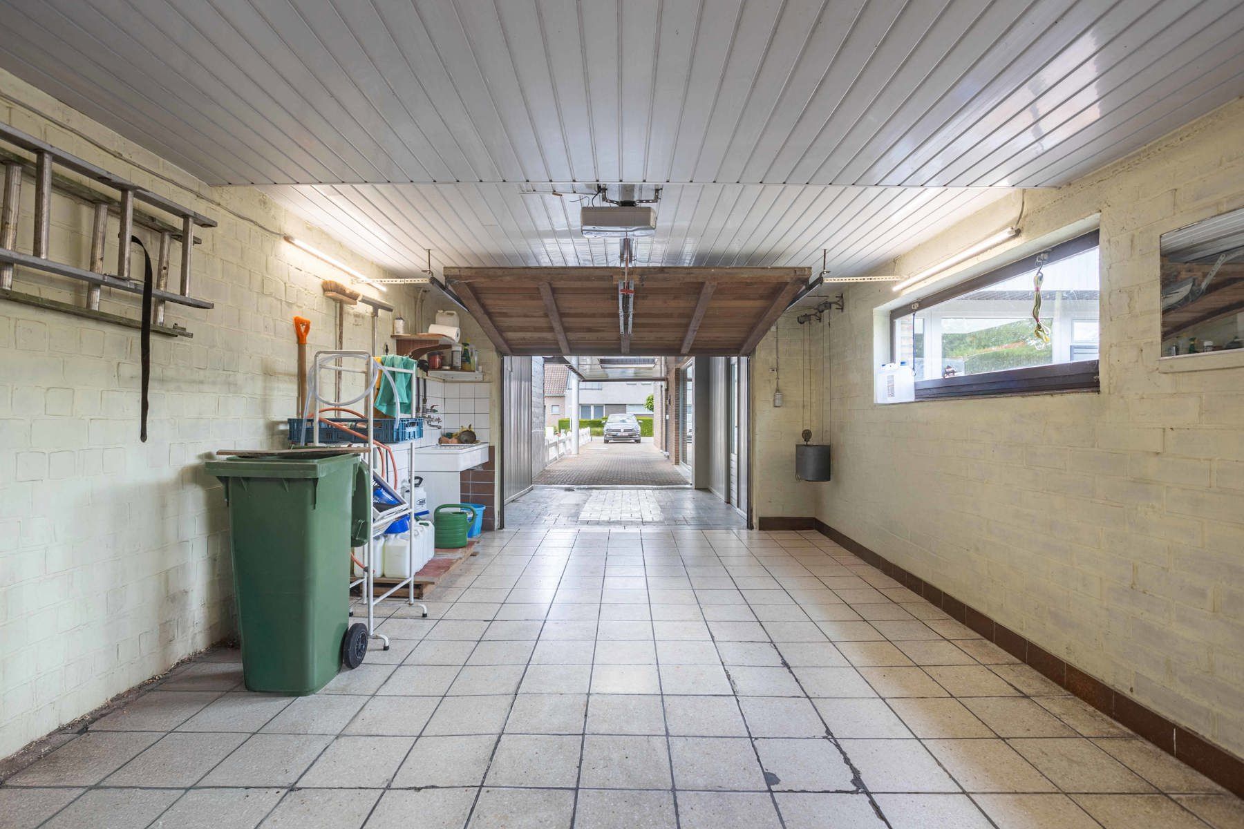 HOB met ruime garage gelegen in een rustige woonwijk foto 22