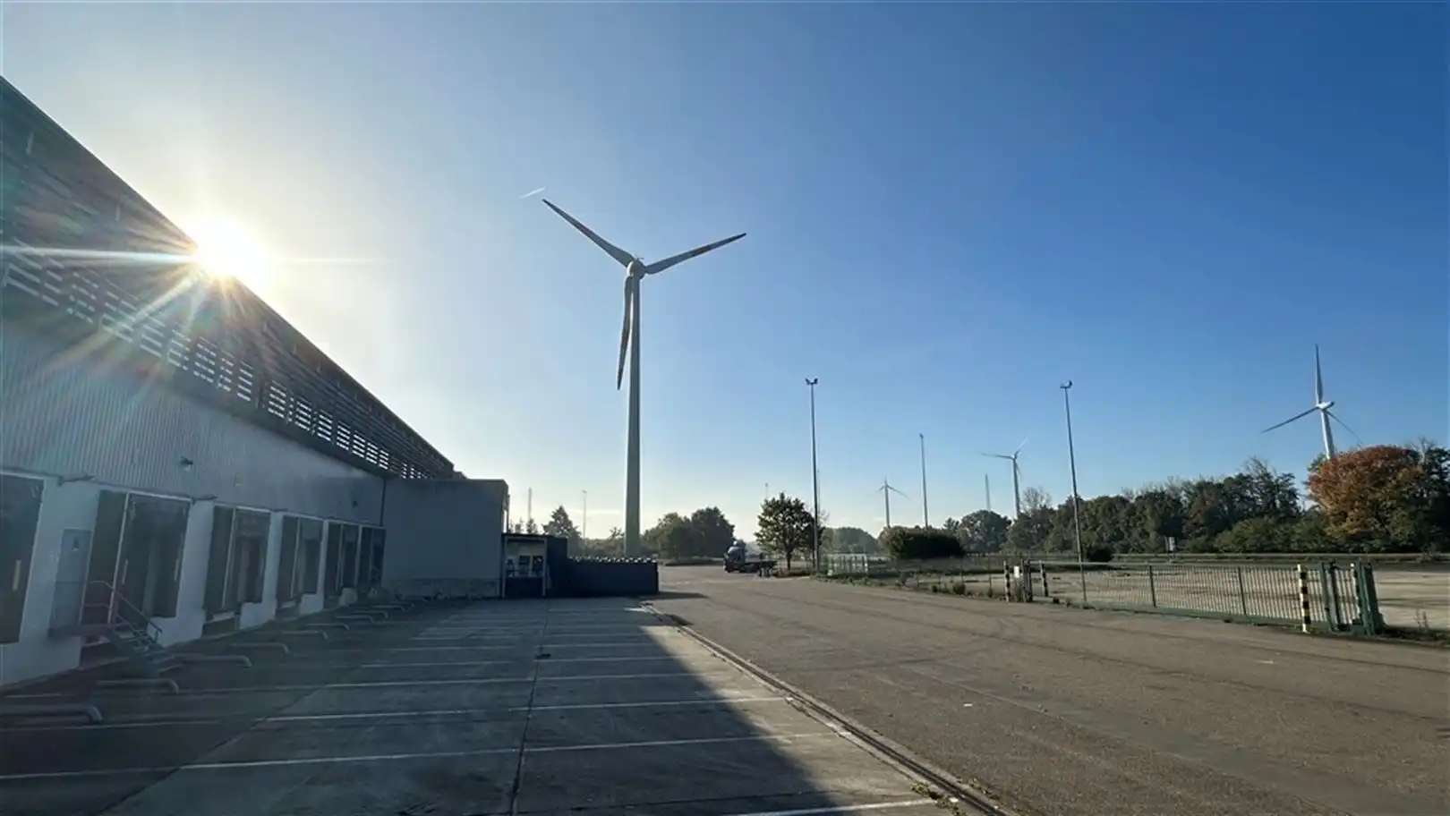 Te Huur Logistiek Magazijnmet kantoren te Beringen foto 6