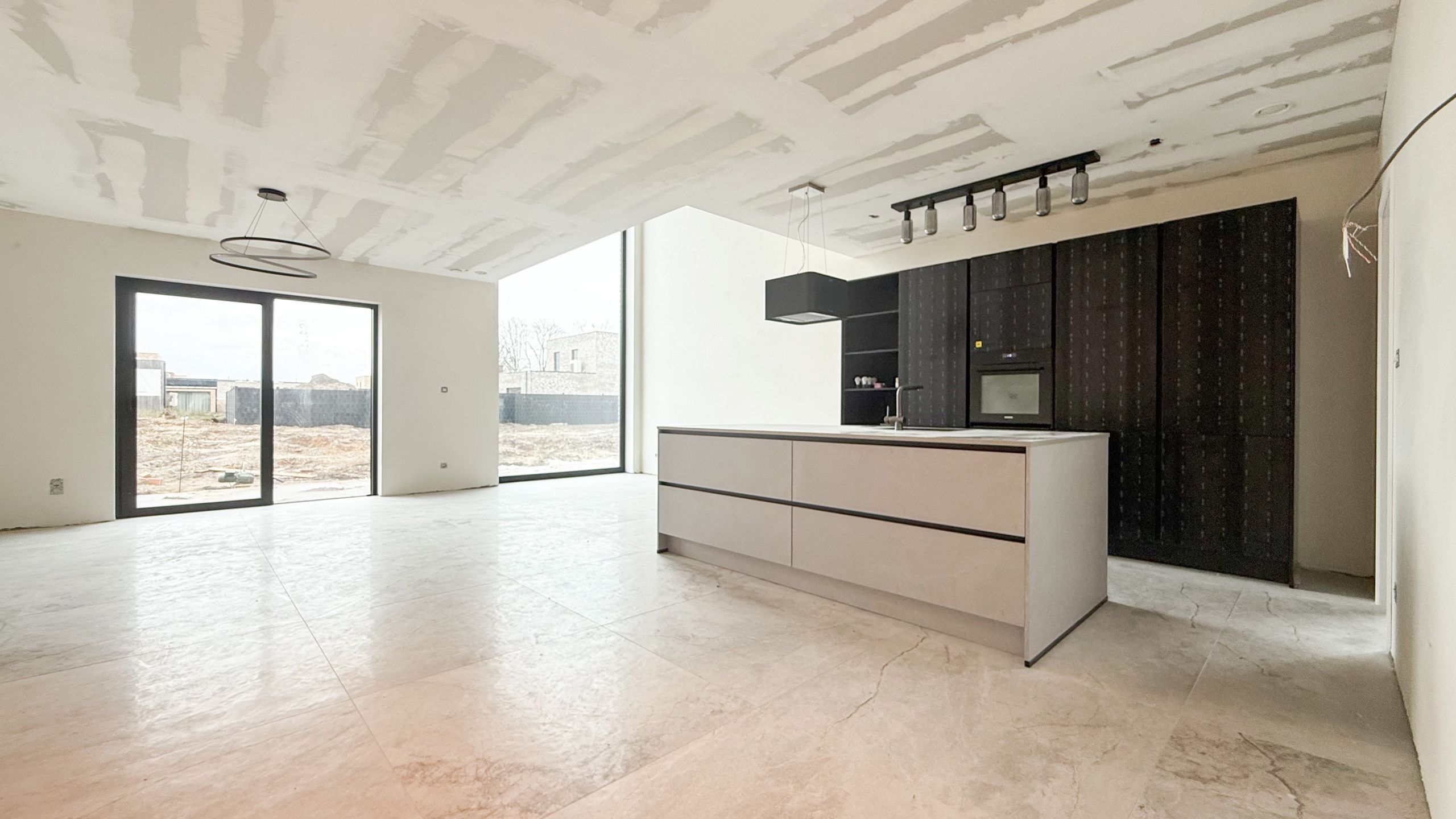 Goed gelegen recente nieuwbouwwoning met 3 slpkm en tuin! foto 4