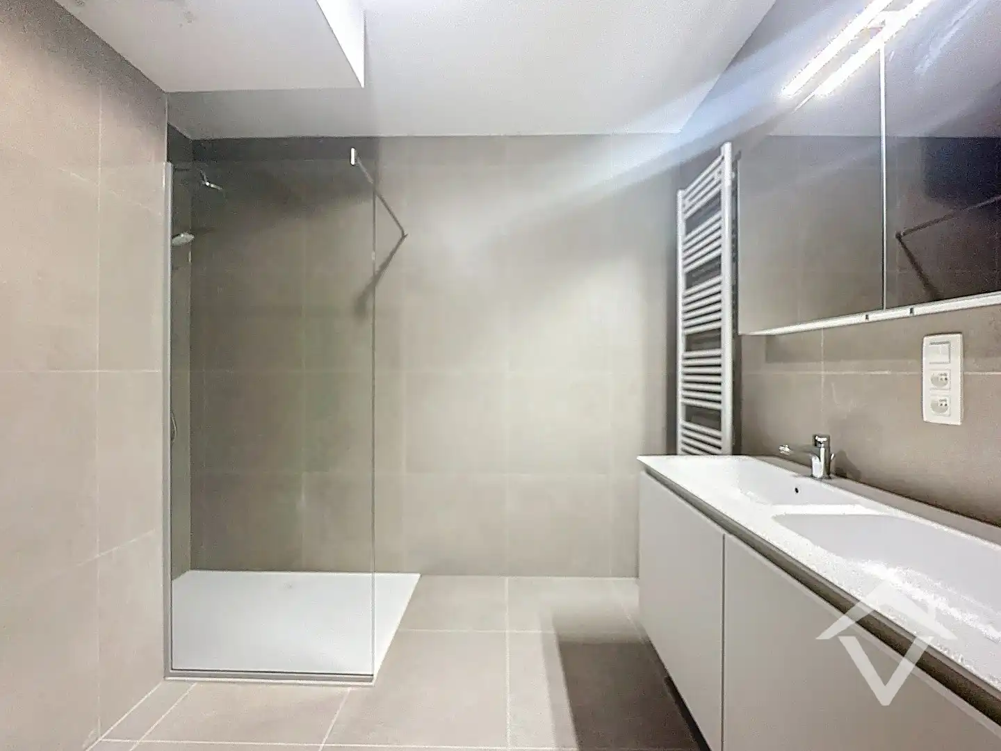 Nieuwbouwappartement met 2 slaapkamers en 2 terrassen in centrum Koekelare  foto 18