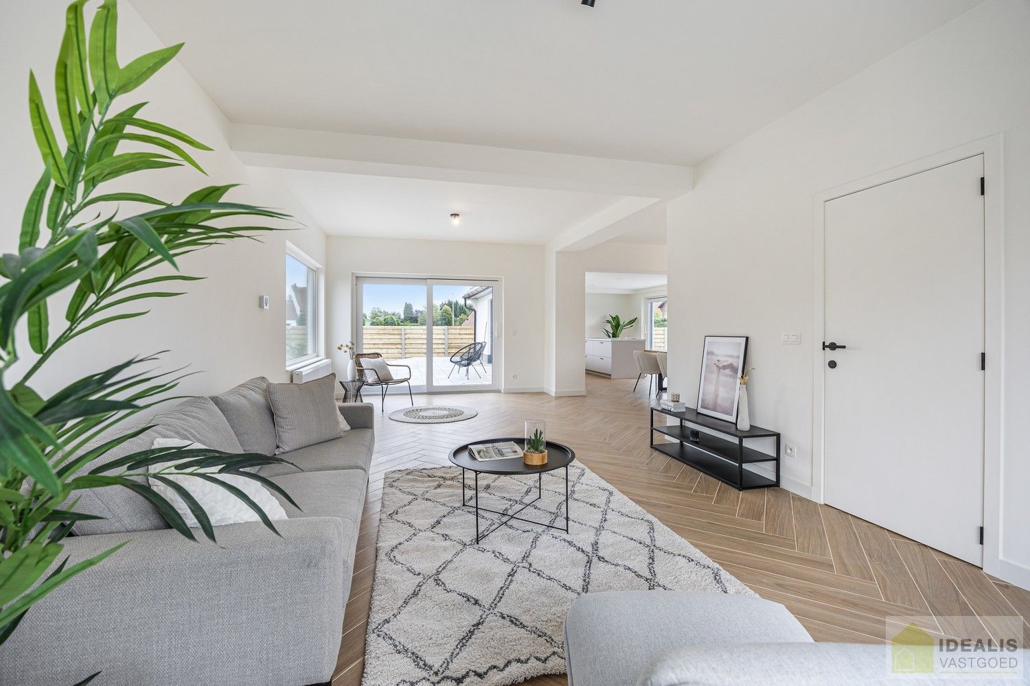 IDEALIS VASTGOED – Schitterend volledig vernieuwde woning met een heerlijke open leefruimte, luxe keuken, 3 ruime slaapkamers, een ruime luxueuze badkamer én een ruime wasplaats! Dit heerlijke huis bevindt zich op een volledig nieuw aangelegd perceel van 7a 88ca vlakbij het centrum van Hamont-Achel, op slechts enkele minuten van de Nederlandse grens - EEN MUST VISIT! - foto 15