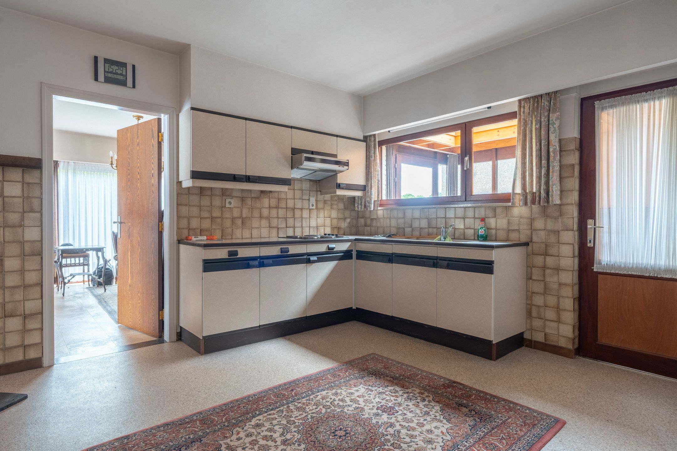Ruime, te renoveren woning met vergund magazijn te Beerse foto 8