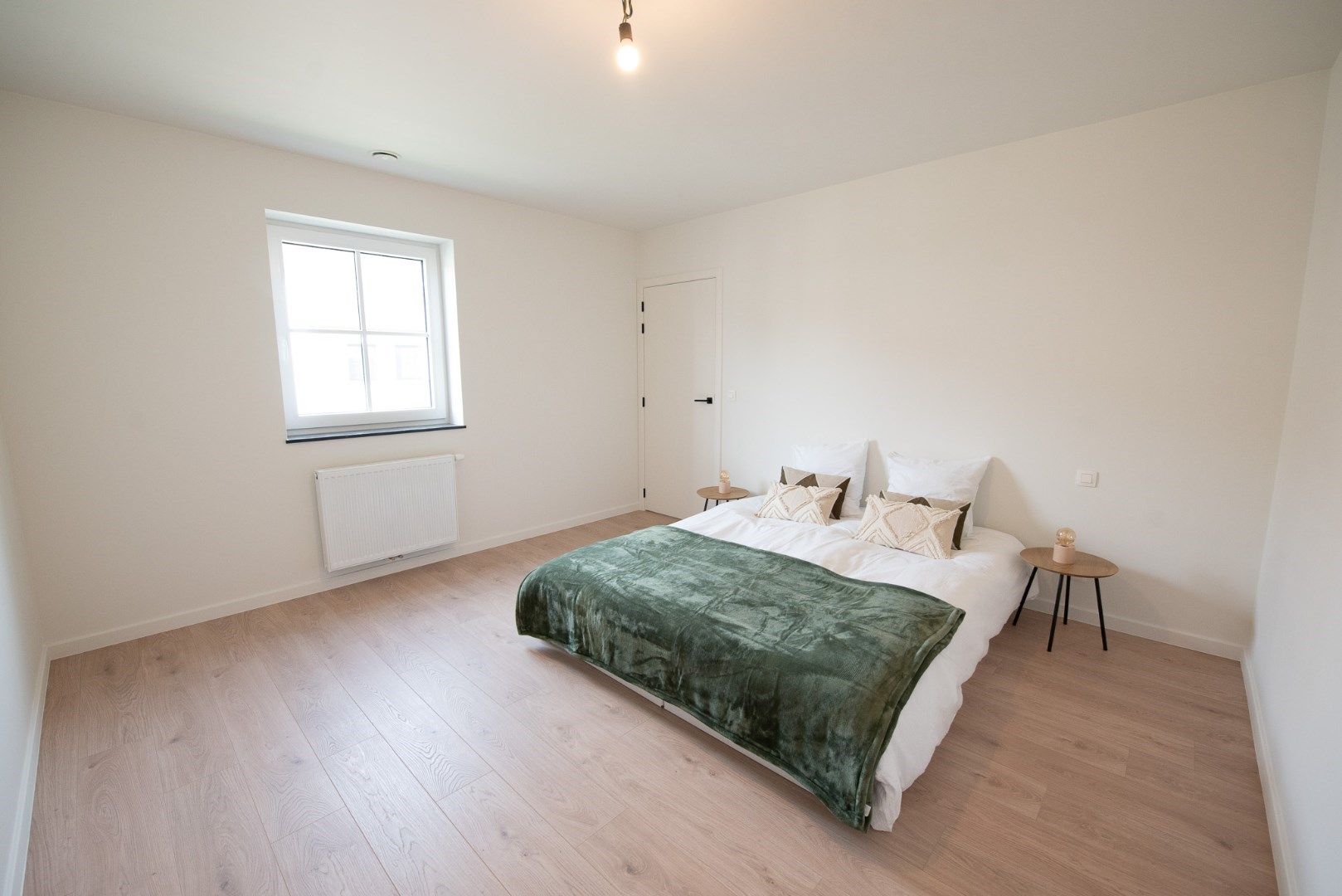 Energiezuinige halfopen woning met 3 ruime slaapkamers TE KOOP in doodlopende straat te Desselgem. foto 10