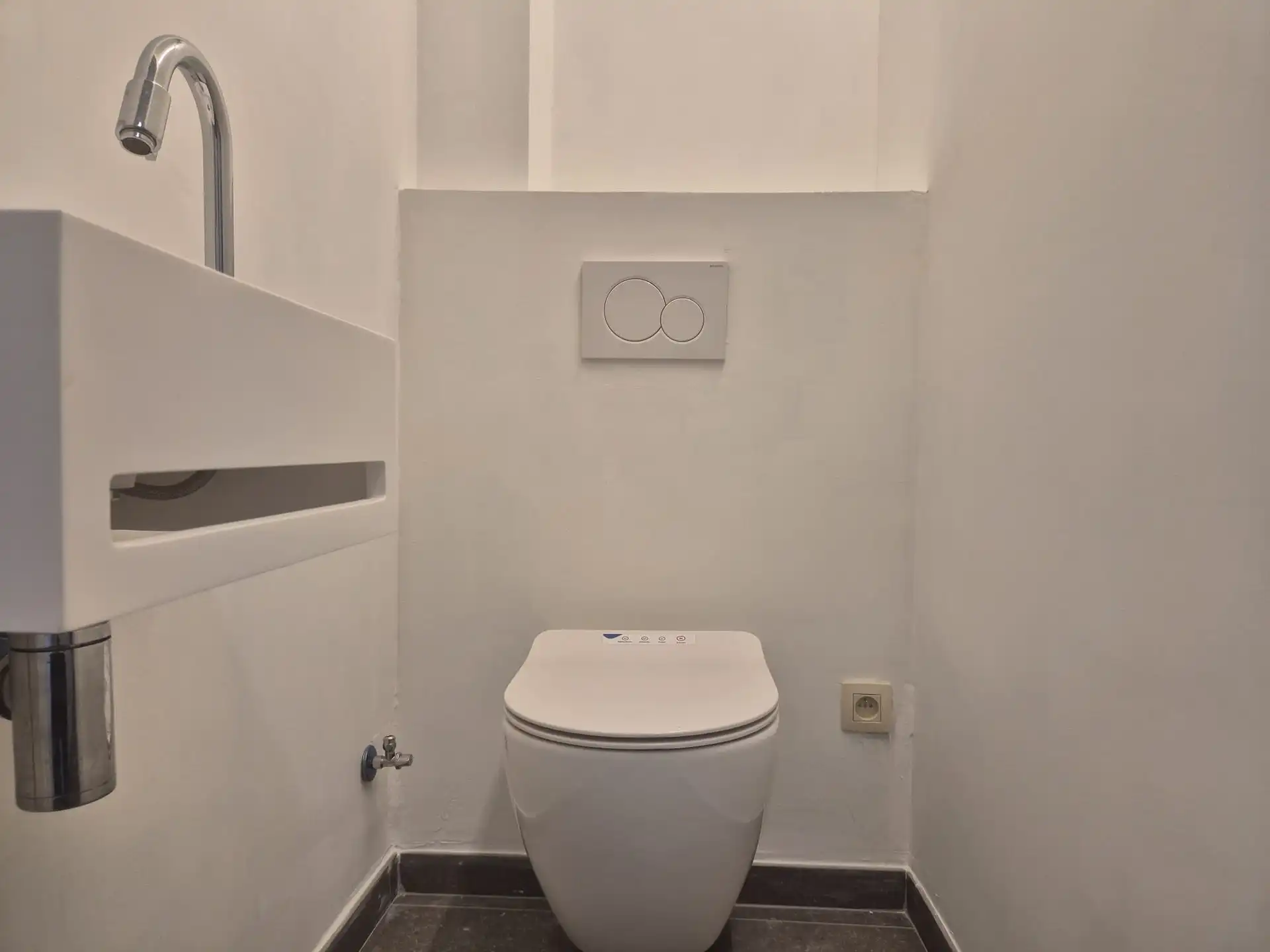 Volledig gerenoveerd energiezuinig appartement met 2 slaapkamers, rustig gelegen aan het bos van Wetteren foto 19