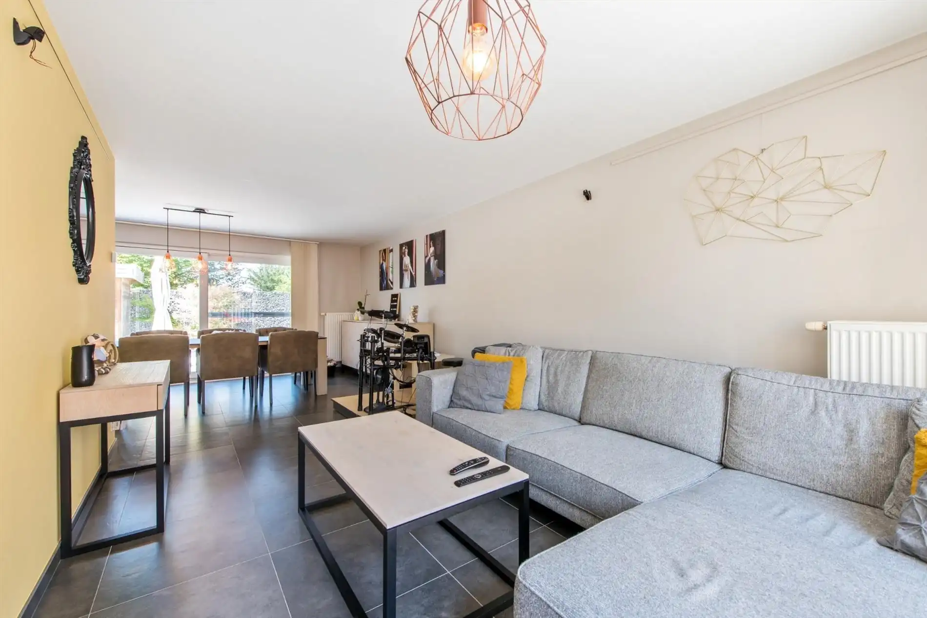 Rustig gelegen, verrassend ruime woning met 3 slaapkamers foto 2