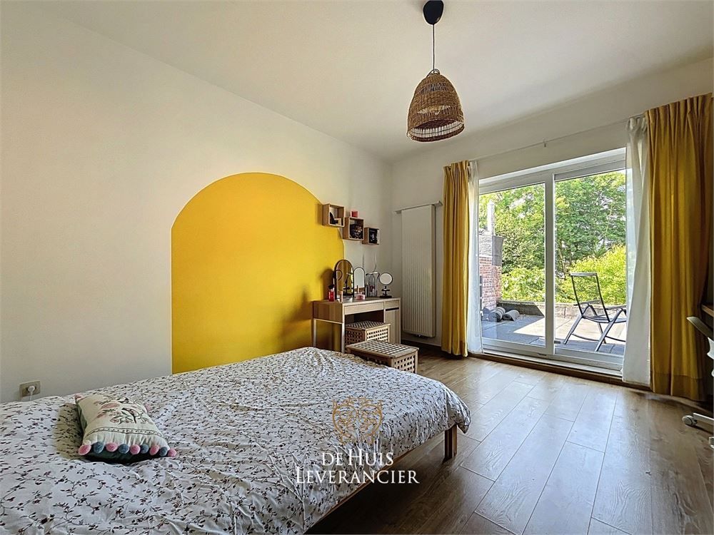 Prachtige, gerenoveerde woning met tuin en garage op toplocatie te koop in Mortsel! foto 6