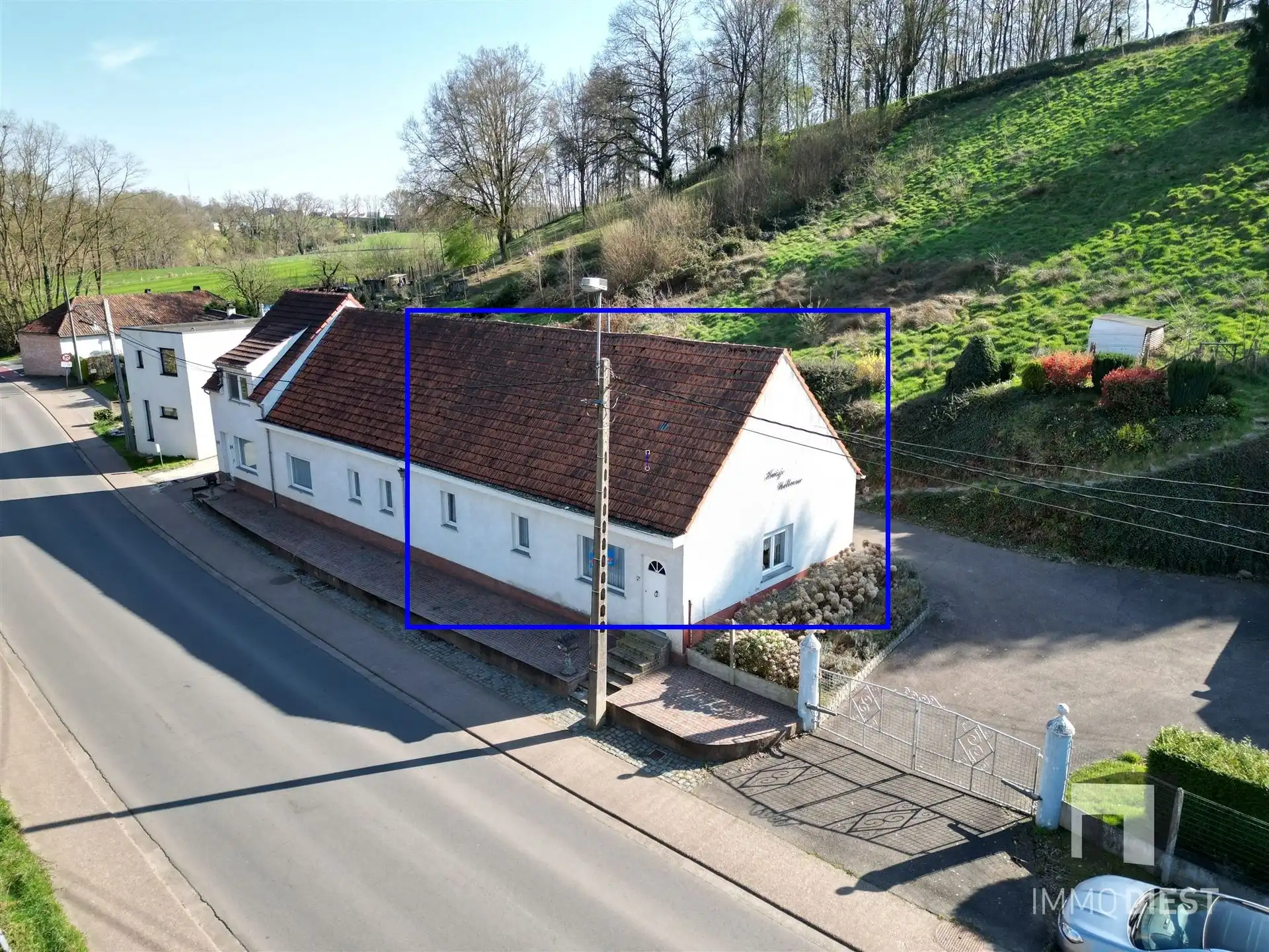 Hoofdfoto van de publicatie: Woning met grote garage en stalling