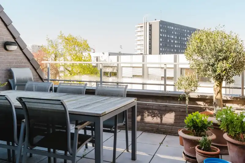 Ruime penthouse foto 17