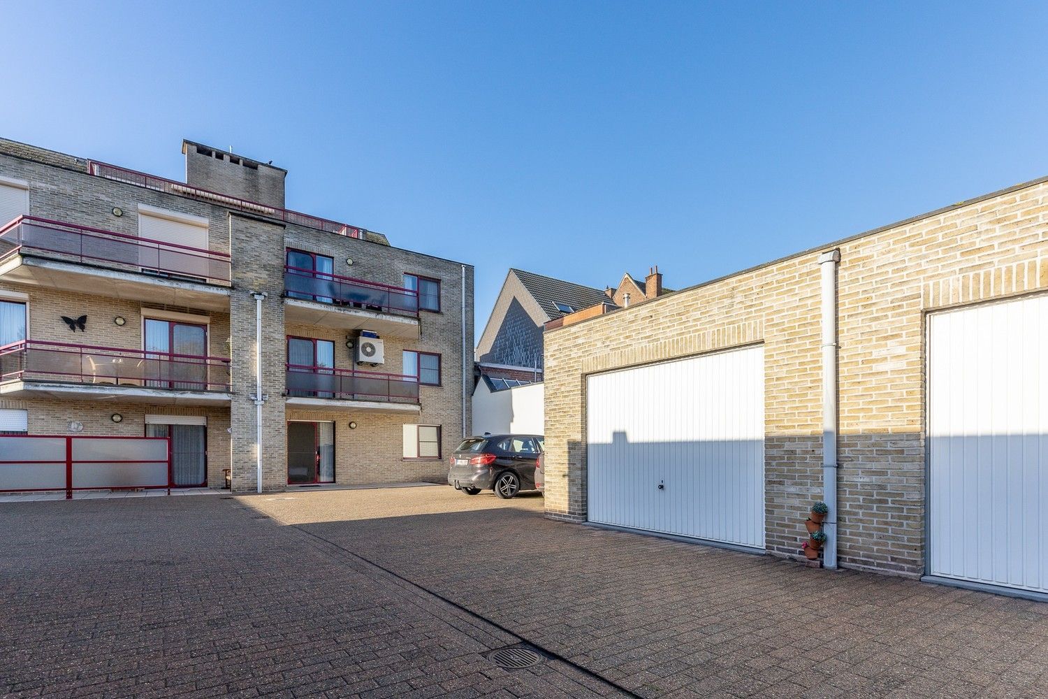 Gelijkvloers app met 2 slpkrs en garage foto 12
