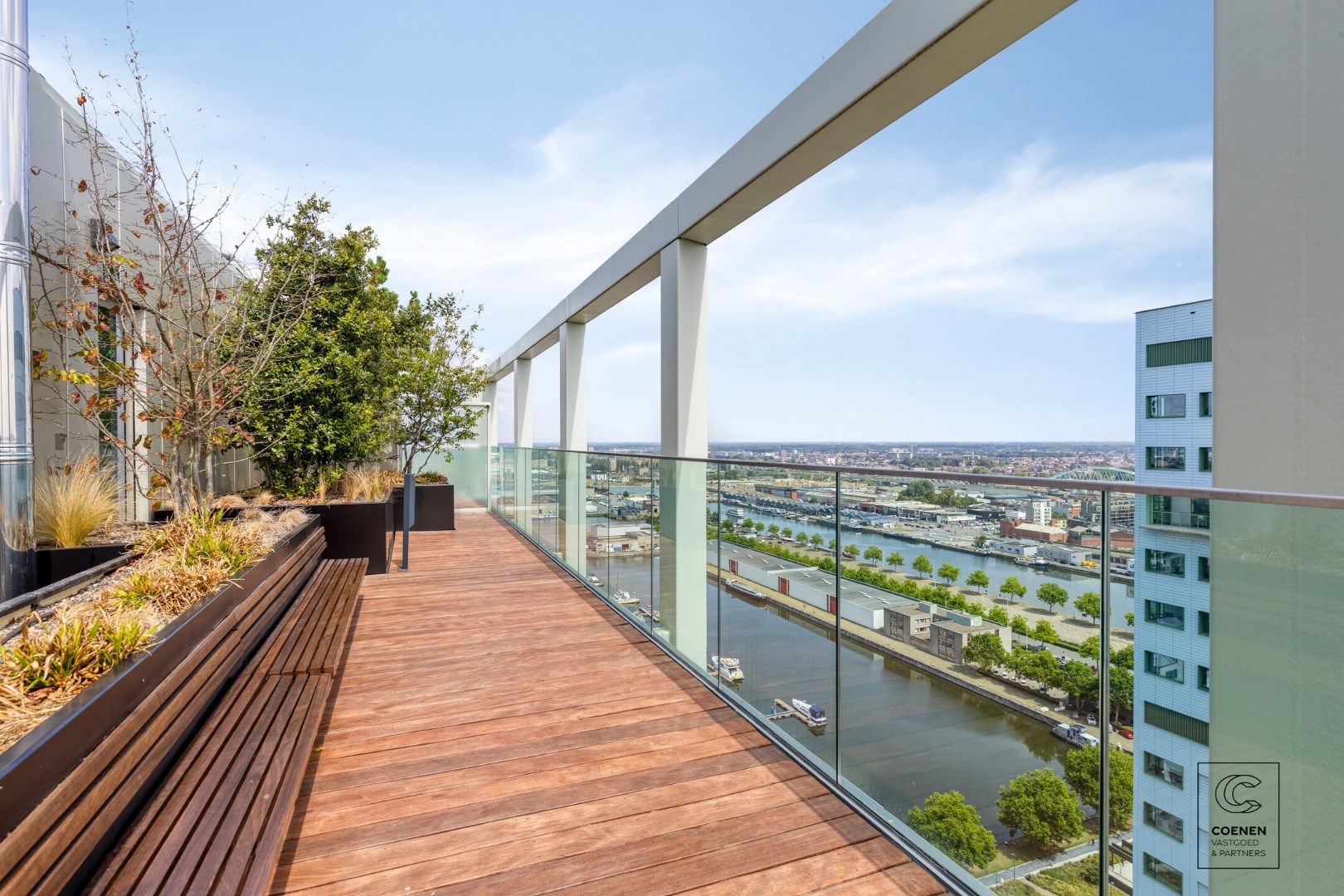 Design appartement van 83 m², twee slaapkamers en een ruim terras met een prachtig uitzicht over Antwerpen! foto 16