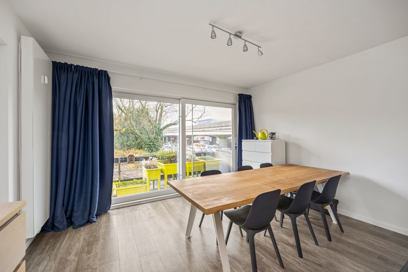 Verzorgd appartement met 3 slaapkamers, terras en autostaanplaats foto 4