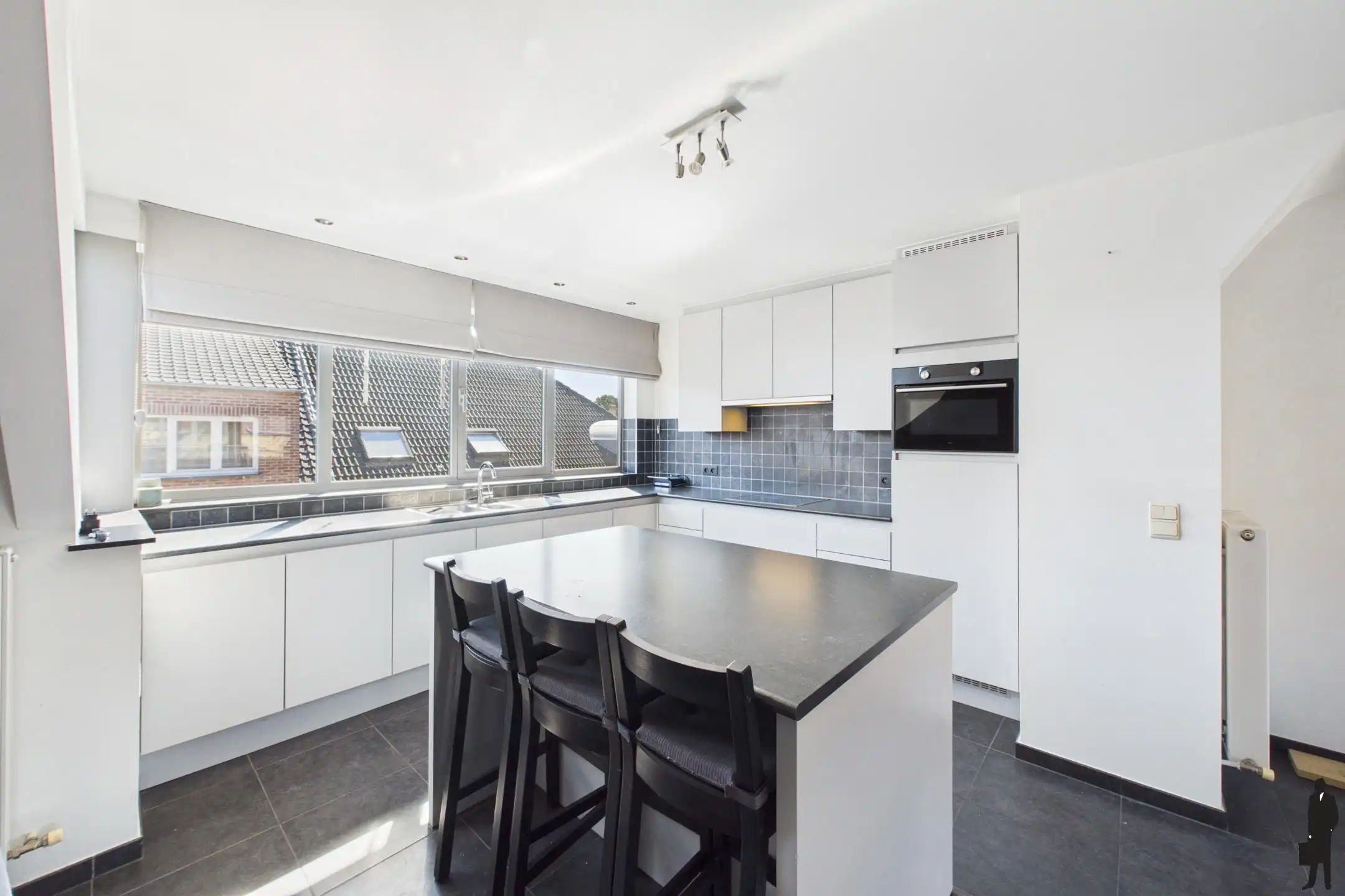 Ruim, lichtrijk duplex-appartement gelegen in het centrum van Hoogstraten foto 4