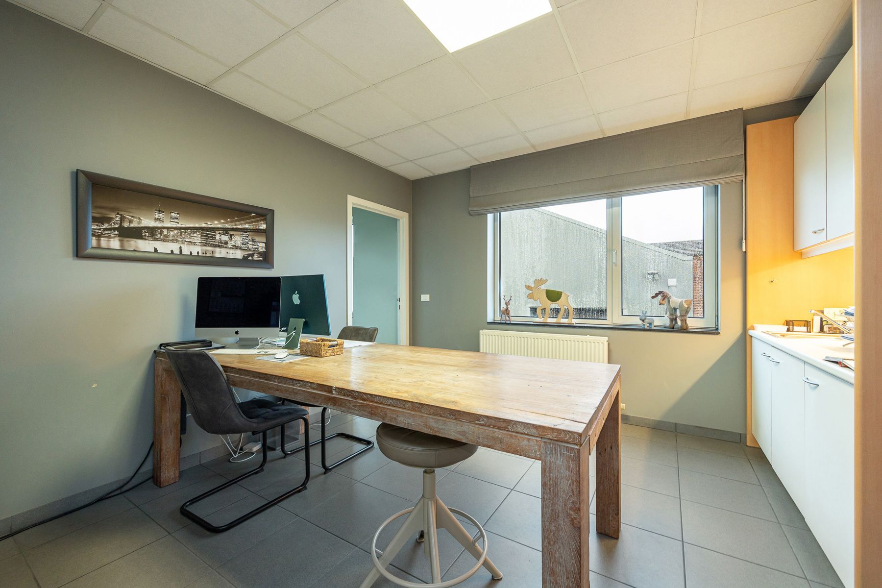 Industrieel pand met magazijn, appartement en lounge in tuin foto 35