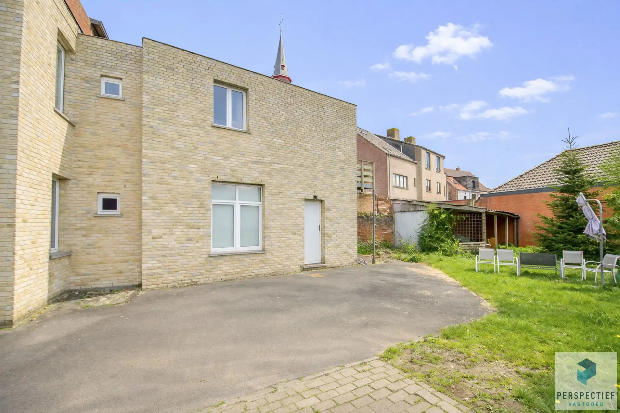 Handelsgelijkvloers en appartement  in centrum Oedelem foto 3