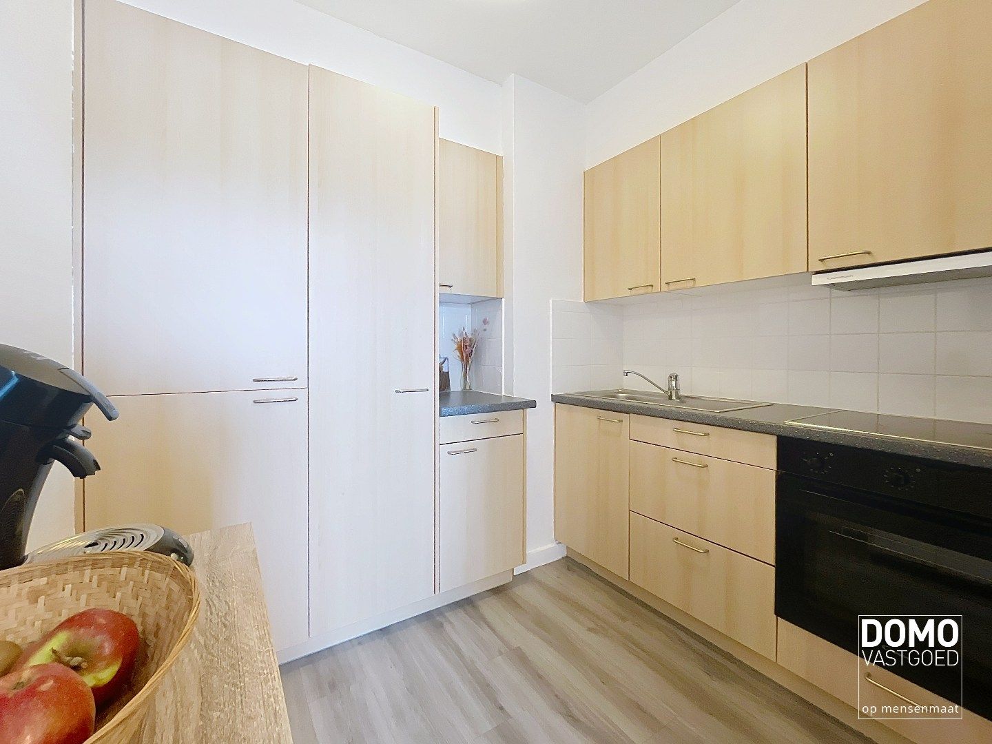 INSTAPKLAAR EN ENERGIEZUINIG 1 SLAAPKAMER APPARTEMENT MET RUIM TERRAS, ONDERGRONDSE AUTOSTANDPLAATS EN KELDERBERGING TE HASSELT foto 4