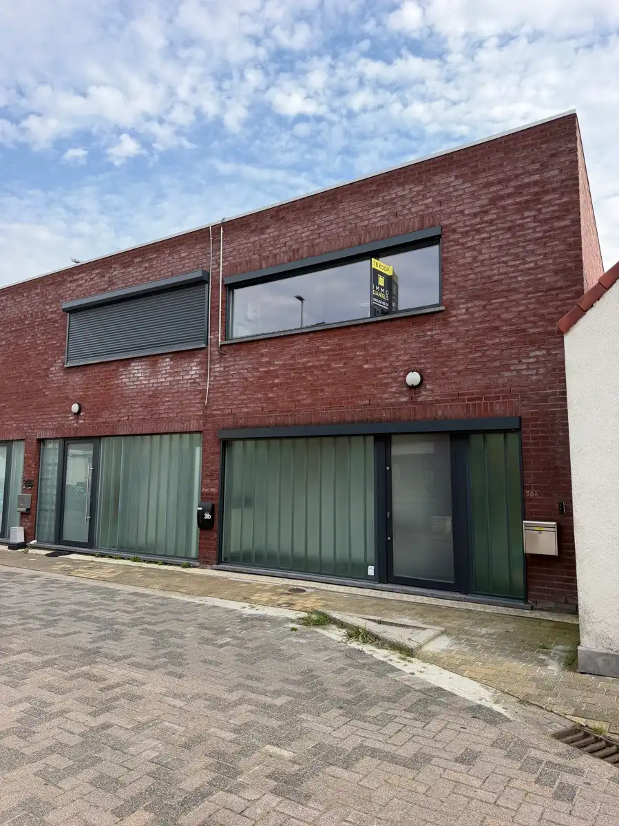 KIJKDAG 25/10 Instapklare woning met 2 slks., tuin & garage foto {{pictureIndex}}
