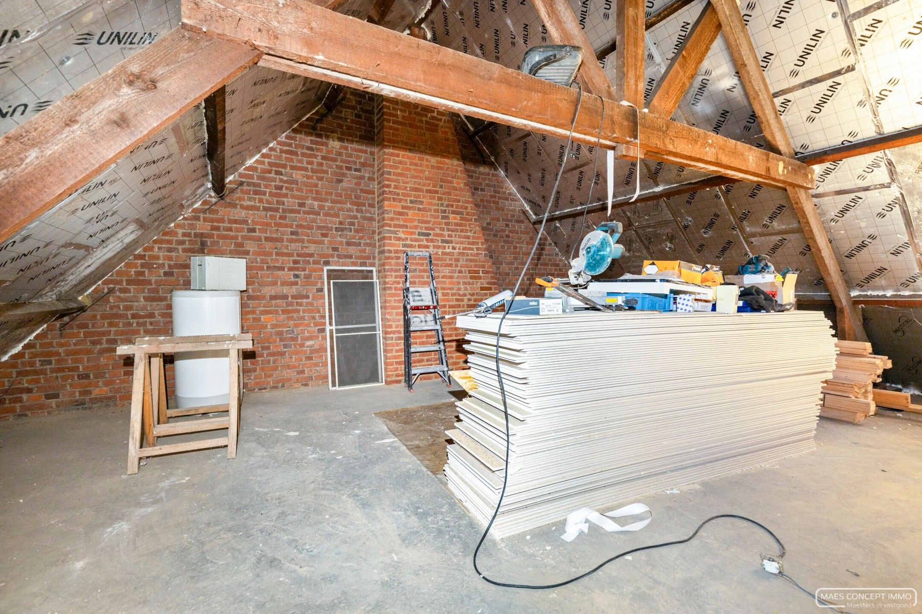 Af te werken te koop woning in het centrum van Ingooigem foto 7