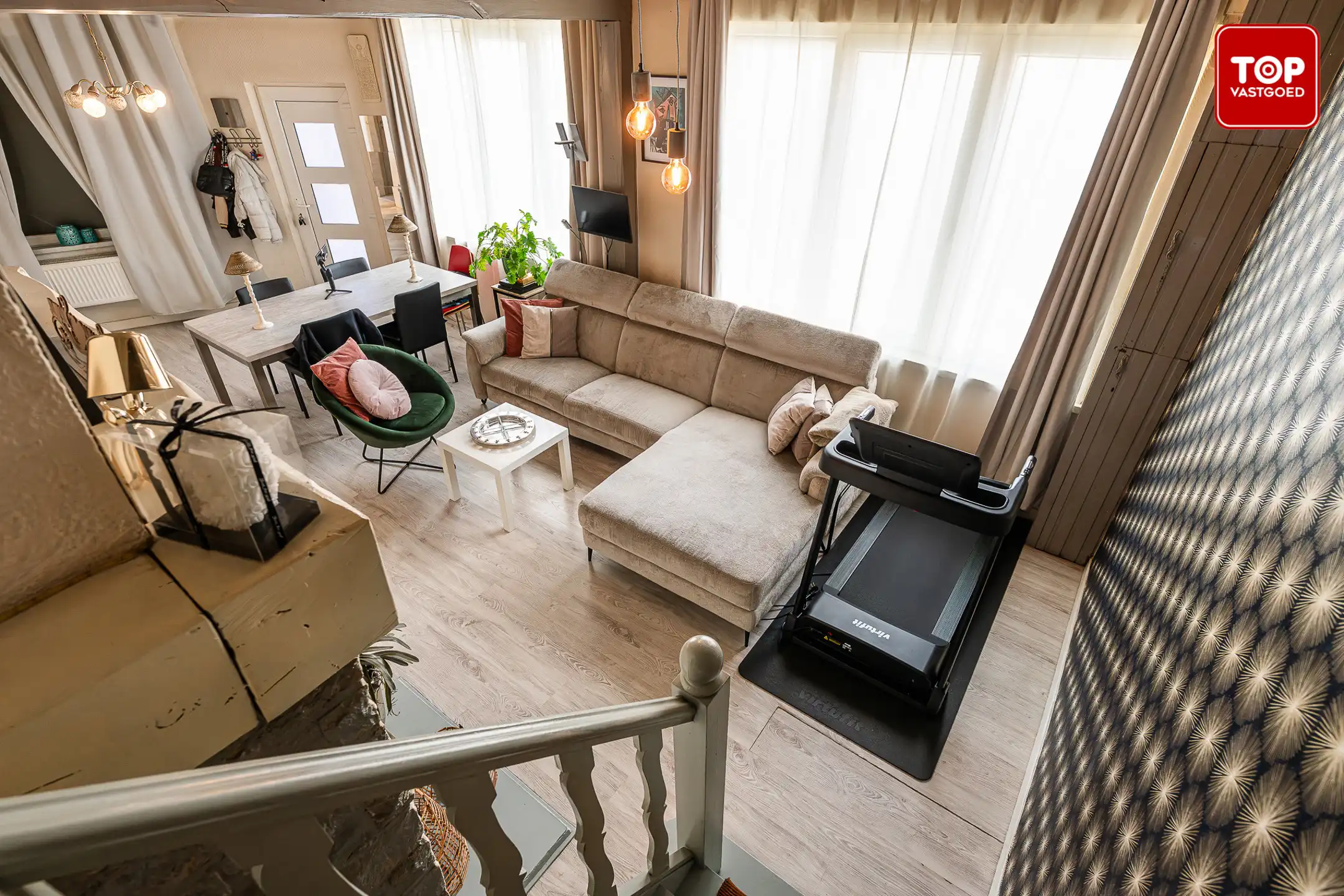 Statige, lichtrijke woning met 3 slaapkamers en stadskoer foto 16