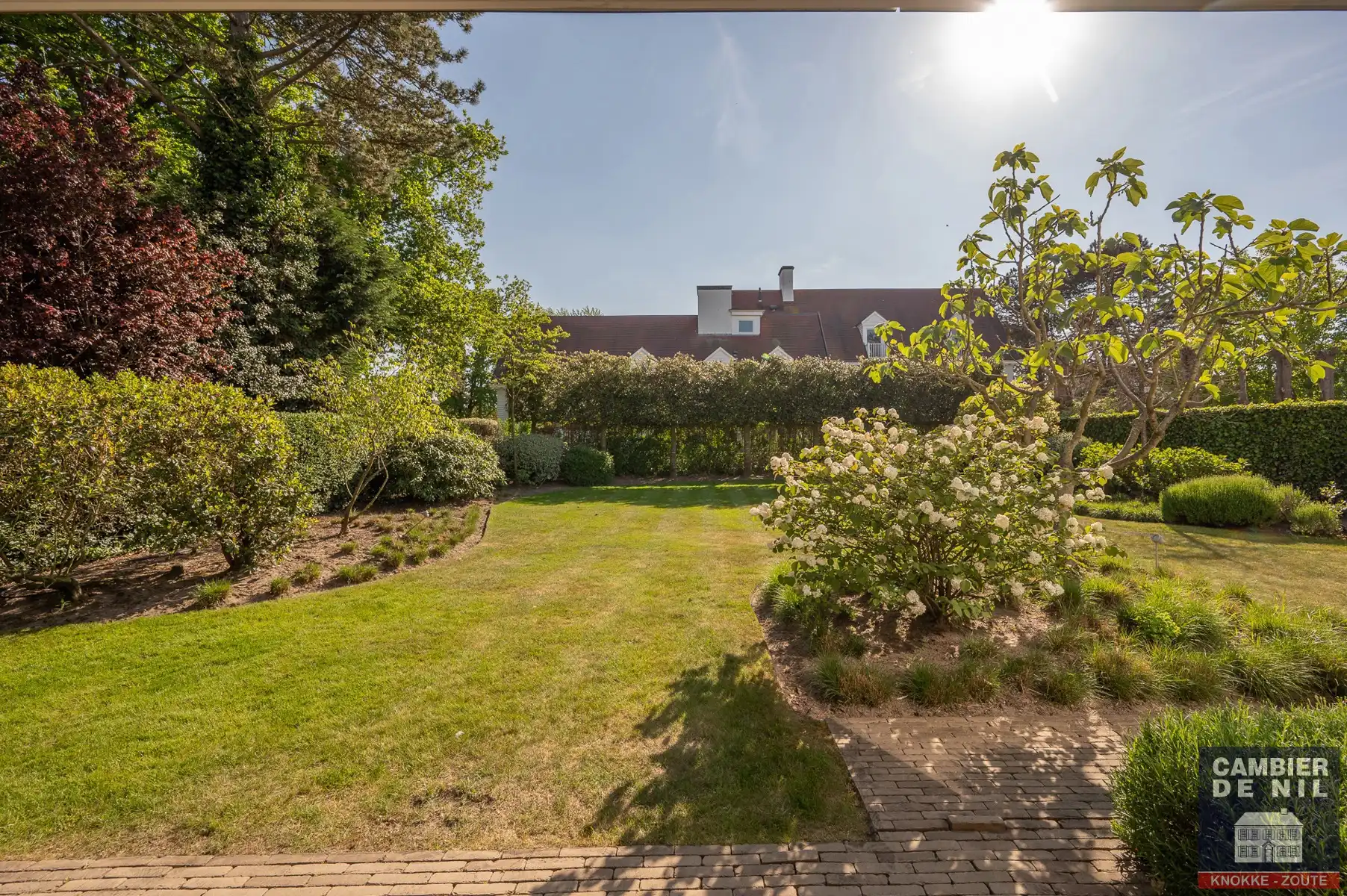 Ruime, gemeubelde koppelvilla aan de Royal Zoute Tennisclub. foto 9