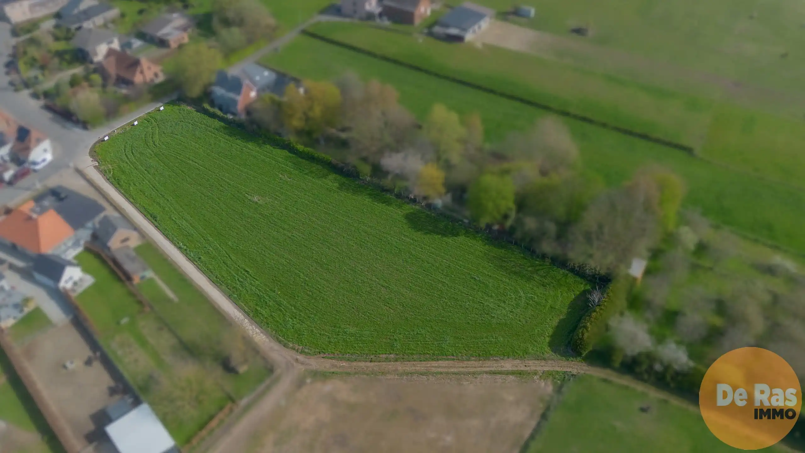NIEUWERKERKEN - Ideaal gelegen bouwgrond voor HOB op5a foto {{pictureIndex}}