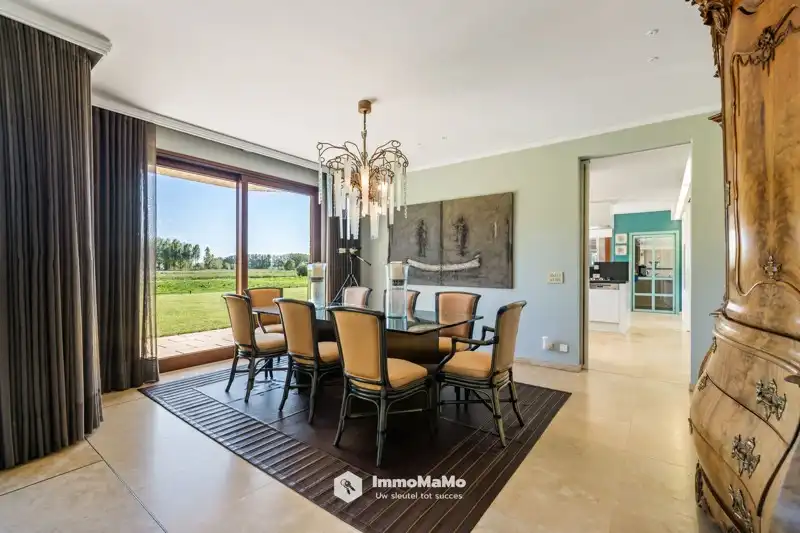 UNIEKE VILLA MET BINNENZWEMBAD EN PAARDENSTALLEN OP EEN TOPLOCATIE TE KOOP IN MENDONK (GENT) foto 13