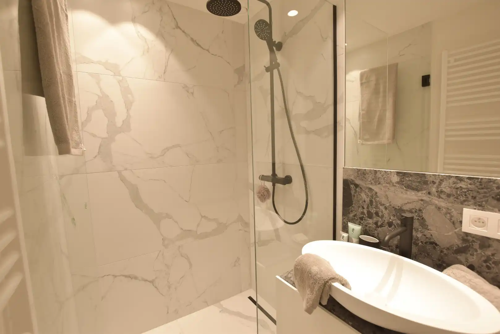 Prachtig gerenoveerd duplex appartement met 3 slaapkamers gelegen vlakbij het strand en het bruisende centrum foto 13