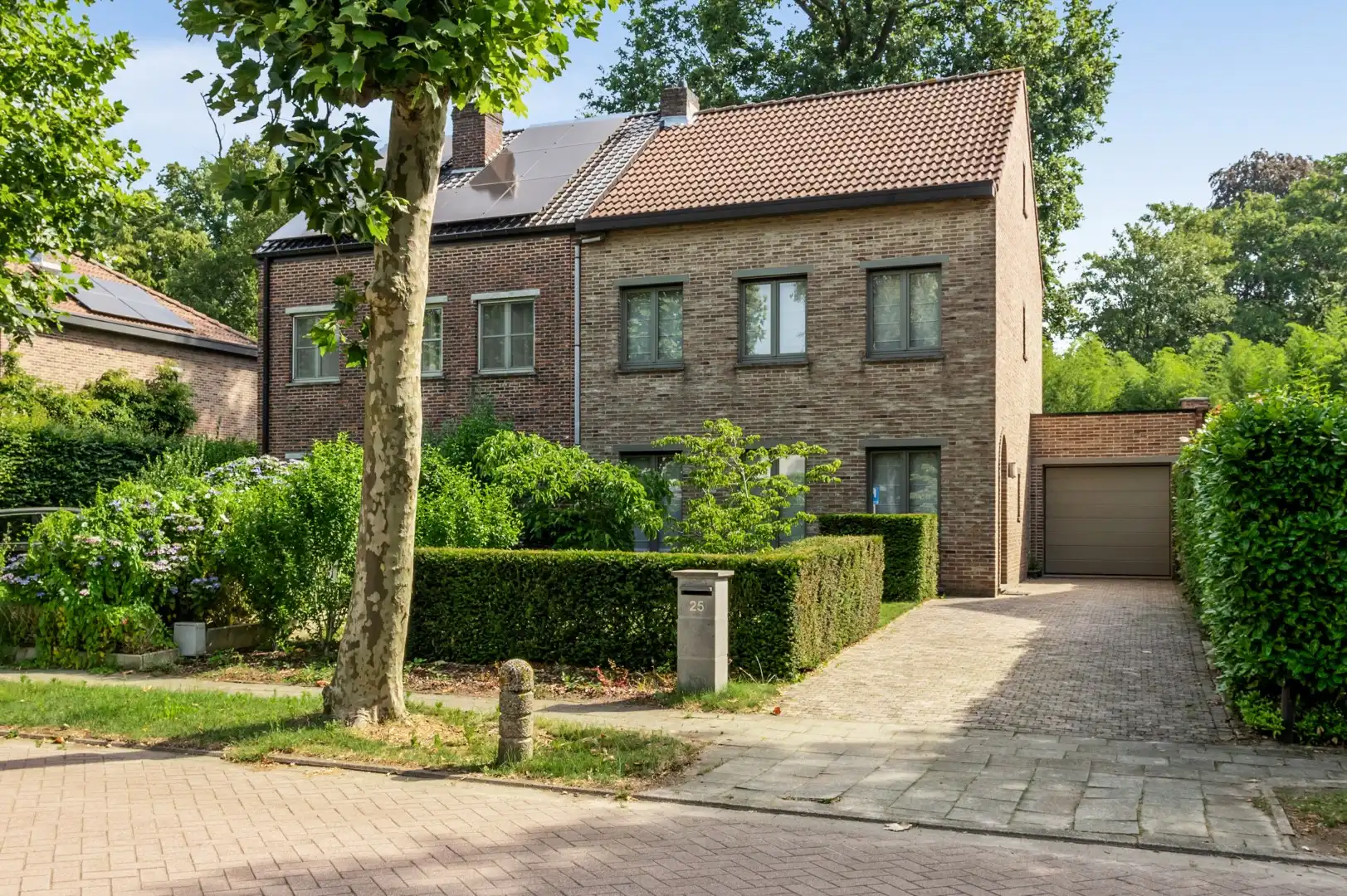 Instapklaar wonen in het groen van Kapellen – ruimte, rust en comfort voor het hele gezin! foto {{pictureIndex}}
