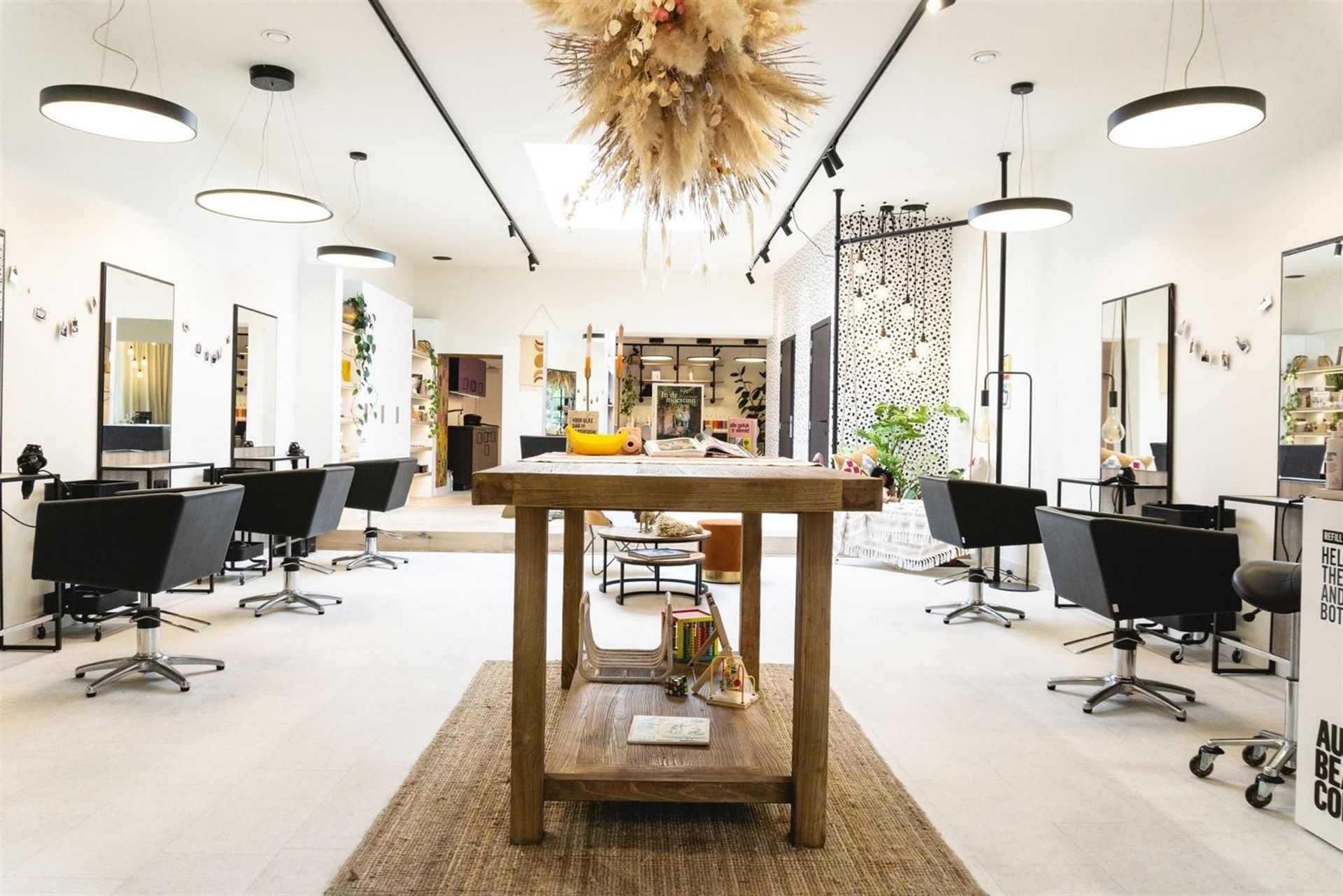 Gerenoveerd Handspand op toplocatie in centrum Mortsel foto {{pictureIndex}}