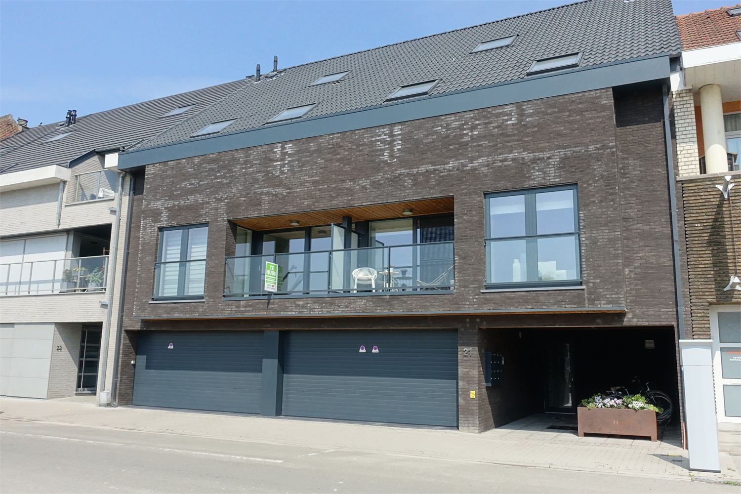 Centraal gelegen appartement met zicht op de vaart ,2 slaapkamers, terras en afgesloten staanplaats. foto {{pictureIndex}}