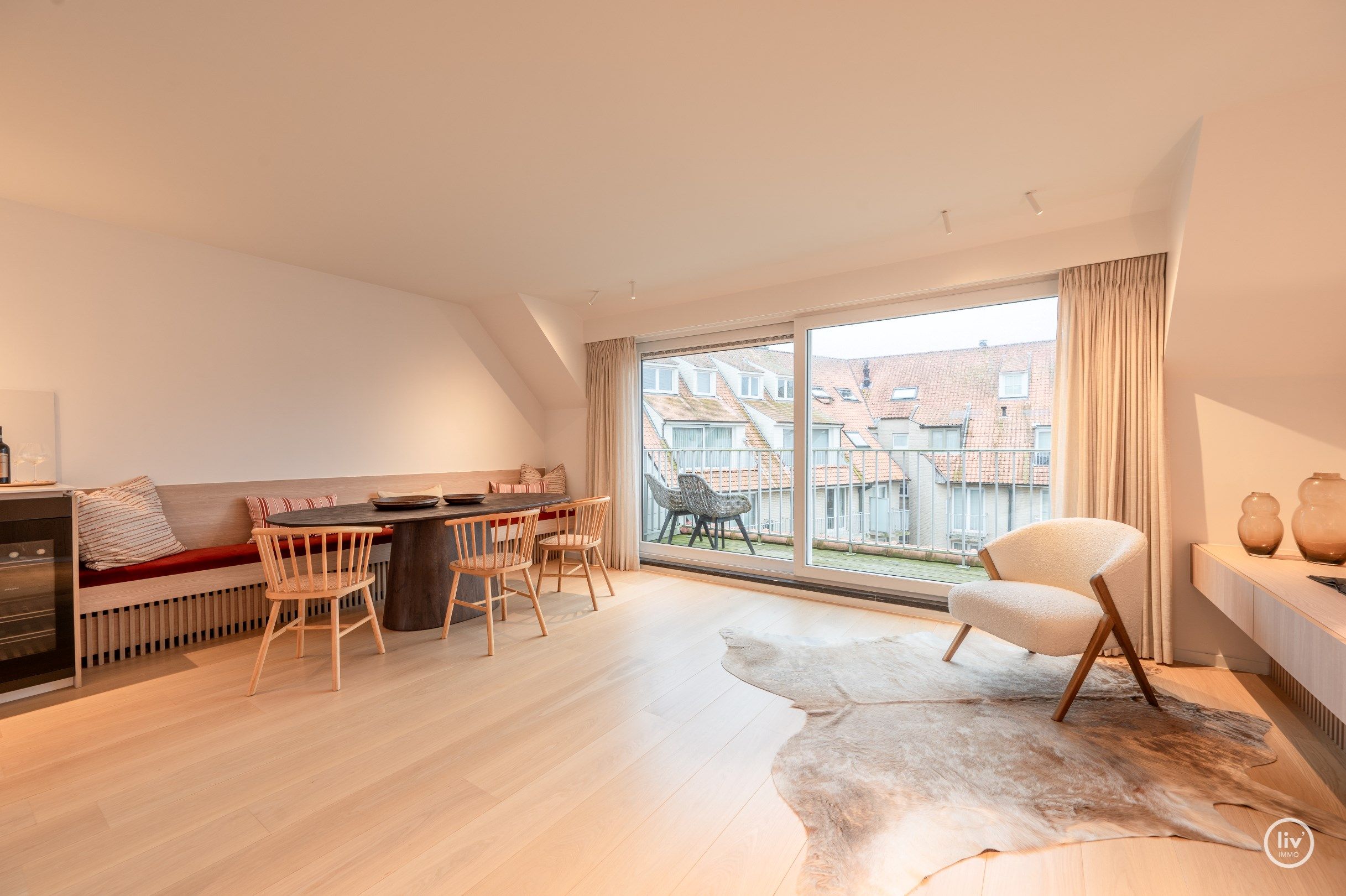 Luxueus gerenoveerd en uitstekend gelegen duplex met prachtige zonneterrassen, gelegen op een steenworp van het strand en het centrum van Knokke Zoute. foto 7